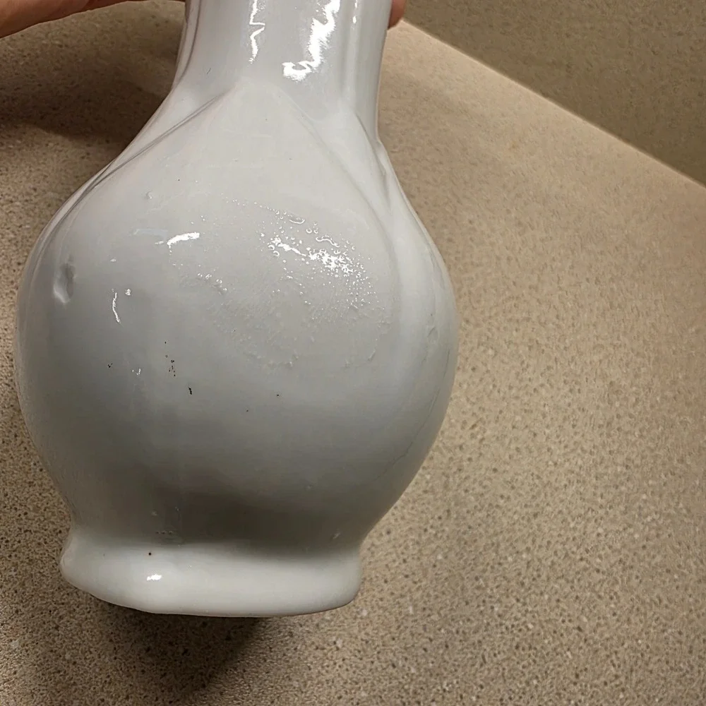 Ceramic Bud Vase‎ 9 Inch White Scalloped Rim Bulbous Base Leaf Detail